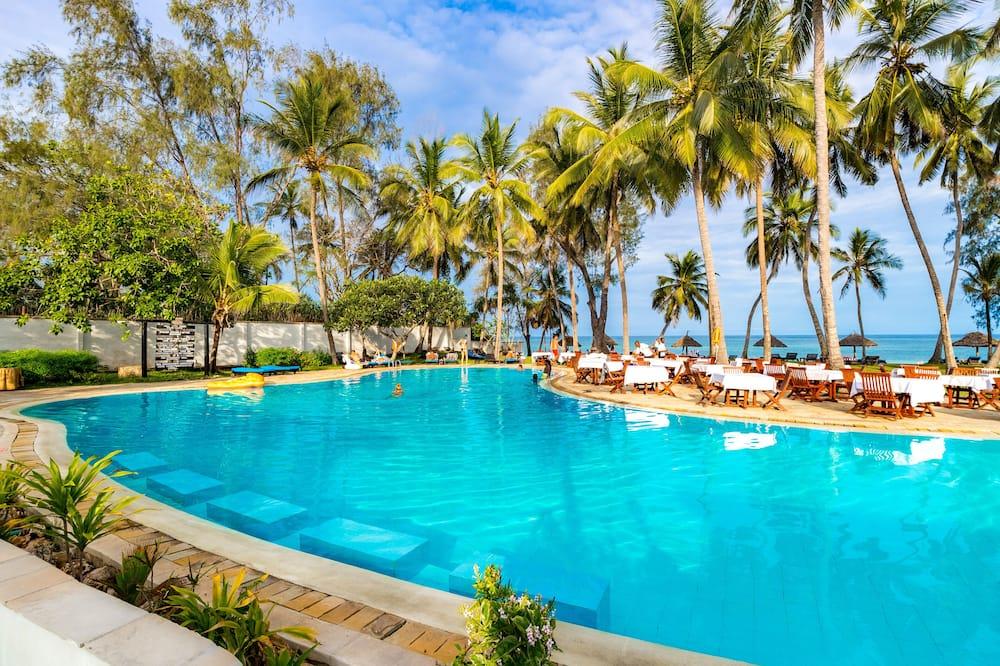 6-Day Maasai Mara Safari & Mombasa Beach Escape